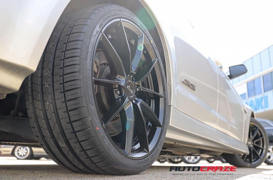 HOLDEN-COMMODORE-SECTOR-SATIN-BLACK